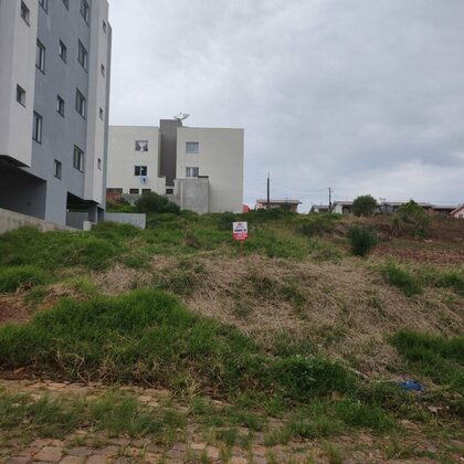 Vende-se Terreno