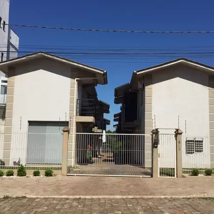 RESIDENCIA COM 2 PAVIMENTOS, COM 2 DORMITÓRIOS E GARAGEM