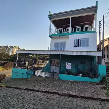 Casa com 3 andares próximo ao centro