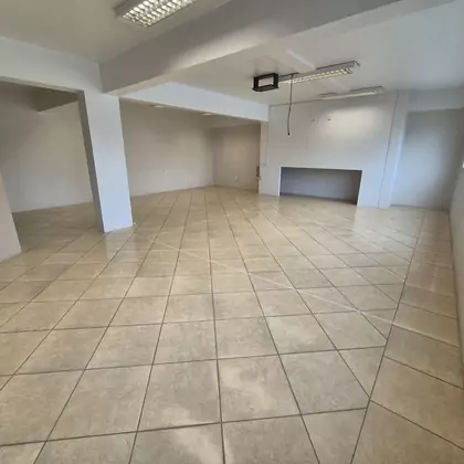 Aluga-se sala comercial no centro de Marau