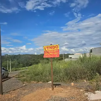 Vende-se - Terreno