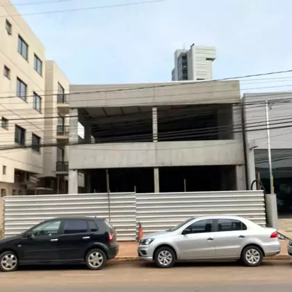 ALUGA-SE SALA COMERCIAL NA AV. JÚLIO BORELLA