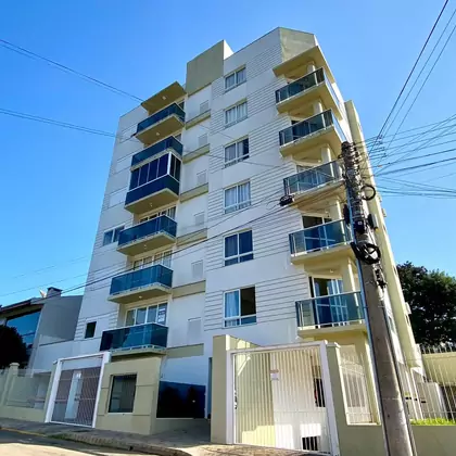 ALUGA-SE APARTAMENTO COM TERRAÇO