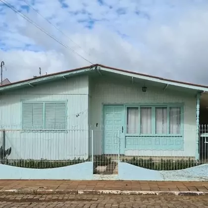 TERRENO NO CENTRO DA CIDADE COM CASA MISTA DE DOIS PISOS