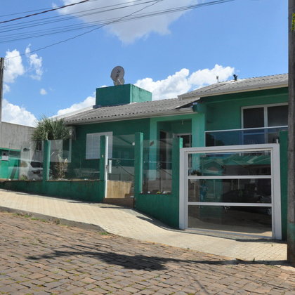 Vende-se excelente casa no Bairro Solutos