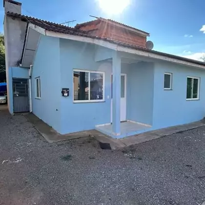 Vende-se casa com 3 dormitórios